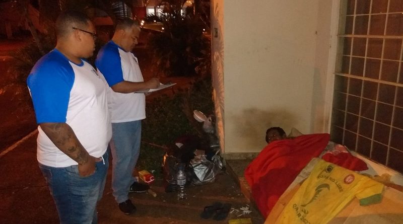 Moradores em situação de rua recebem acolhimento pelo Instituto Vida Renovada